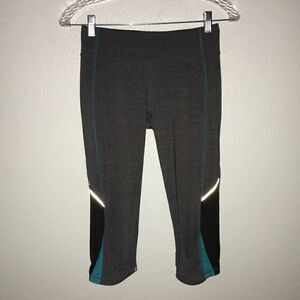 Lucy lucytech capris Stretch pant gray size XS